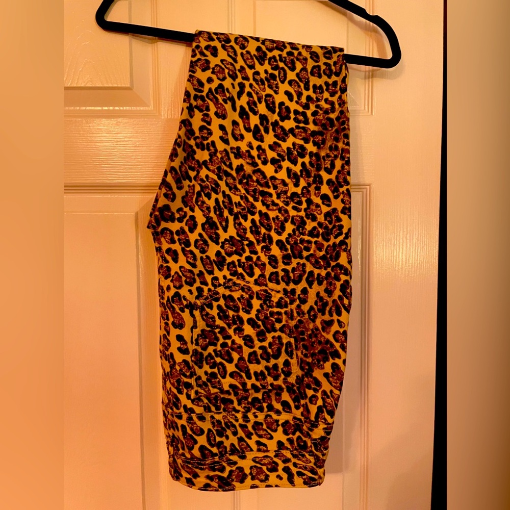 Cute leopard print jeans!